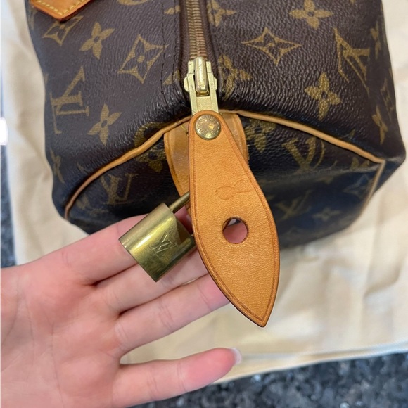 Louis Vuitton Vintage Monogram Canvas Speedy 30 - Picture 8 of 13